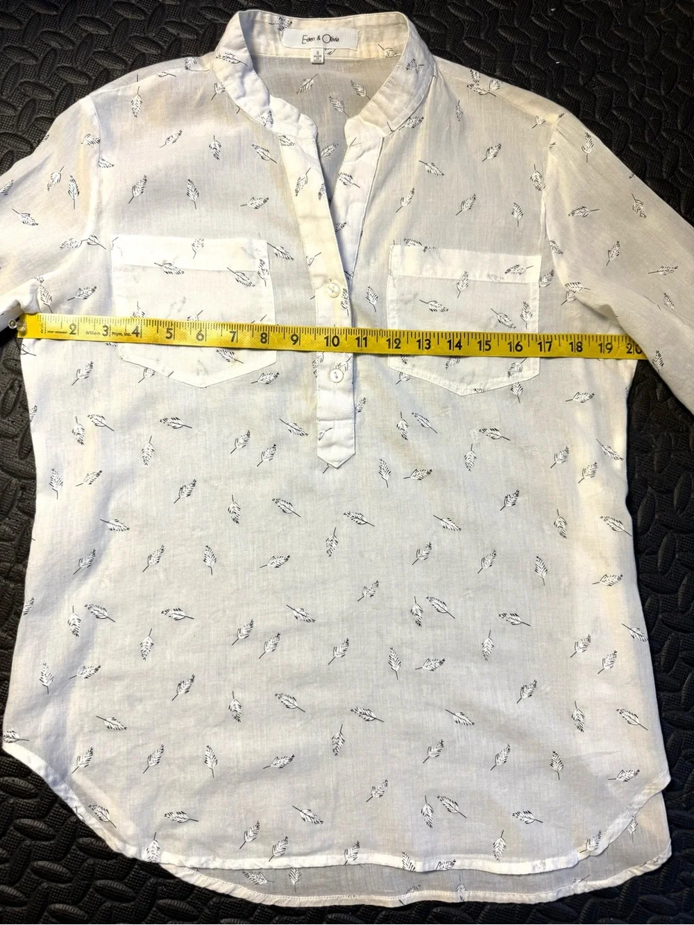 Eden & Olivia White Feather Print Cotton Blouse Size Small